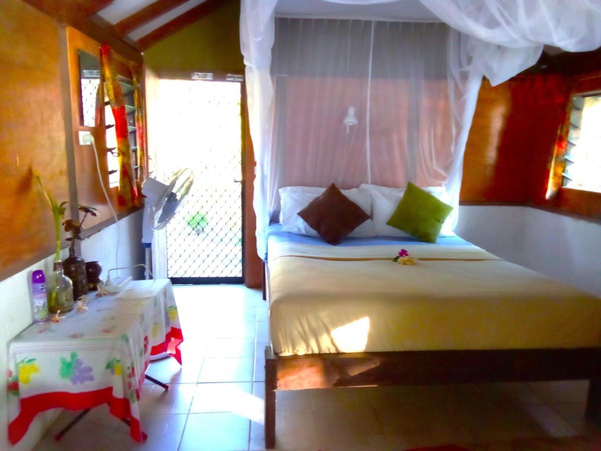 Vatupau Beachfront Bungalows Port Vila Exterior photo